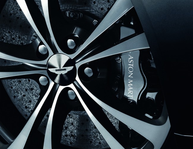 Aston Martin V12 Vantage Carbon Black Edition