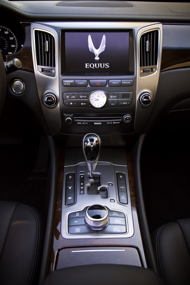2011_hyundai_equus_13