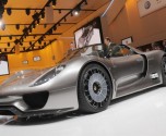 porsche-918-spyder-concept-live-in-geneva-photos-united-pictures-intl_100307485_m