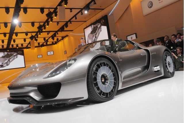 porsche-918-spyder-concept-live-in-geneva-photos-united-pictures-intl_100307485_m