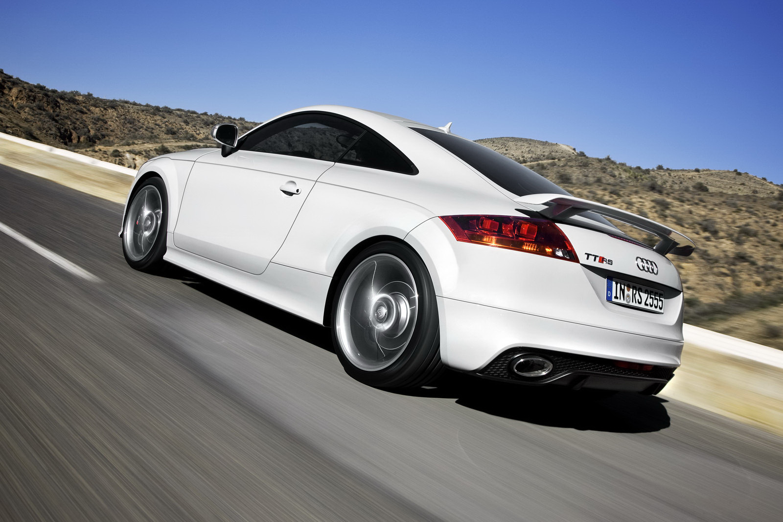 2011-Audi-TT-RS-37