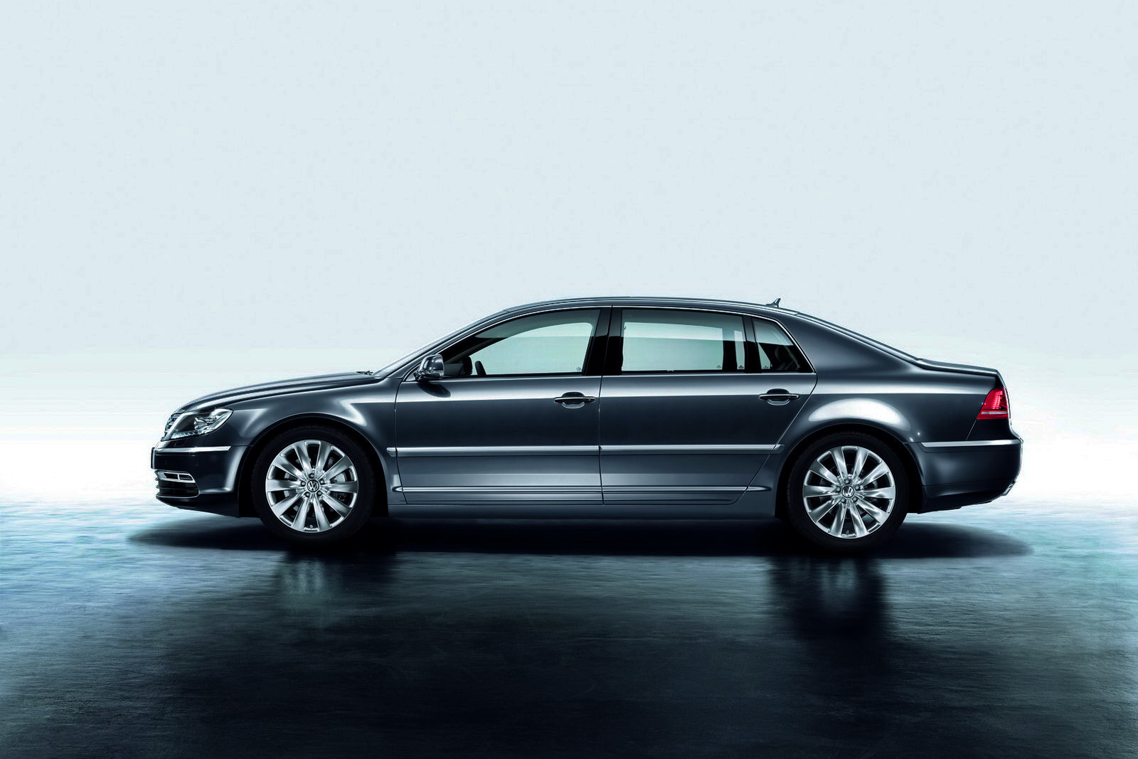 2011-VW-Phaeton-4