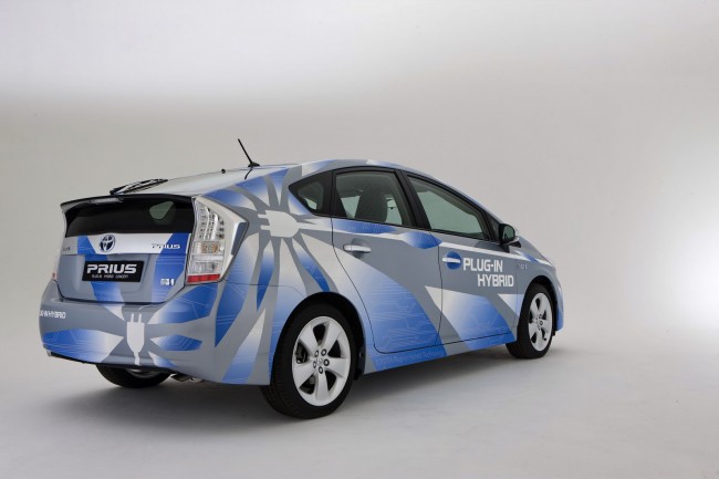 Toyota and Lexus readying half a dozen new hybrid cars and EV for launch by 2012