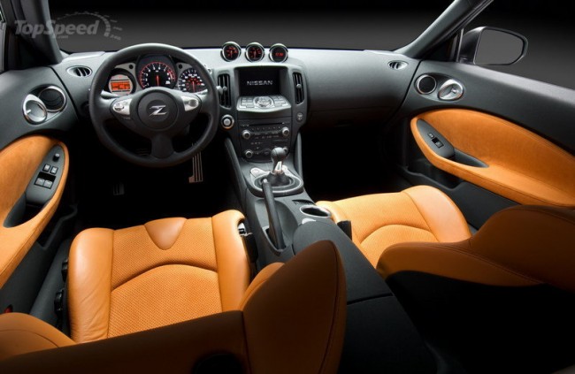 2011-nissan-370z-coupe-15_800x0w
