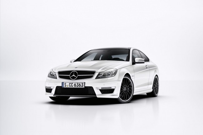 2012-Mercedes-Benz-C63-AMG-Coupe-10