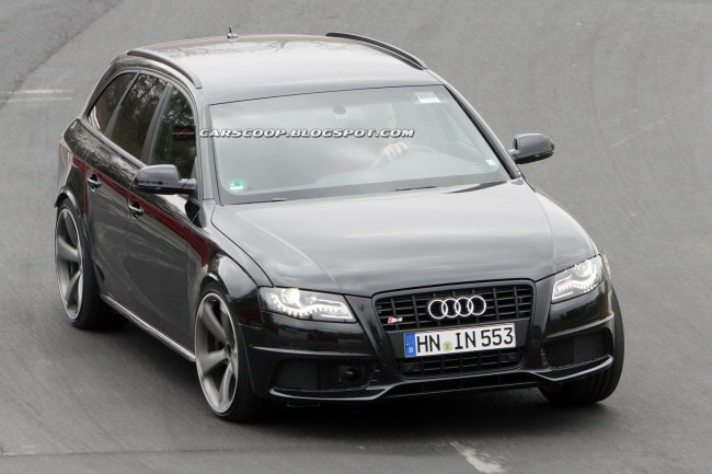 2013-Audi-RS4-Avant-1