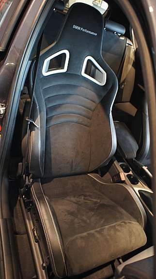 BMW-1-M-V8-2