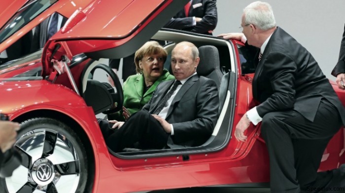 Vladimir Putin with Angela Markel, 2013