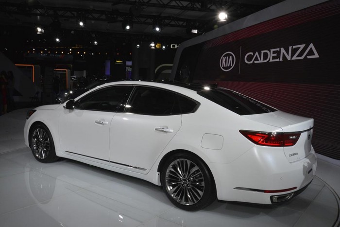 Images of 2017 Kia Cadenza