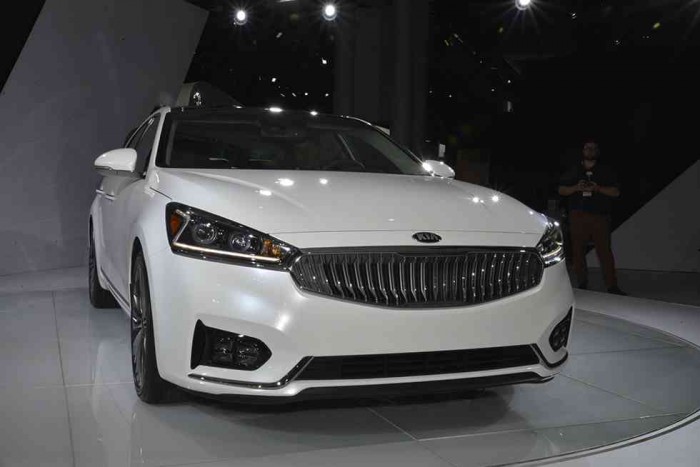 Images of 2017 Kia Cadenza