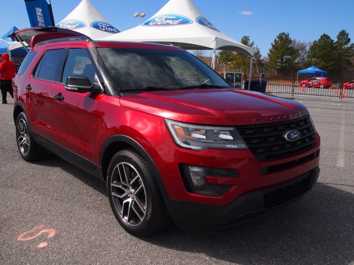 2016 Ford Explorer image