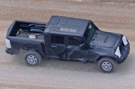 Jeep Wrangler Pickup spied for the first time