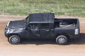 Jeep Wrangler Pickup spied for the first time