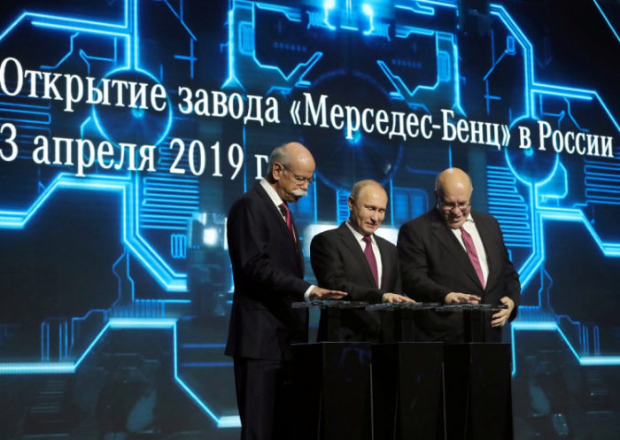 Daimler CEO Dieter Zetsche, Russian President Vladimir Putin, German economics minister Peter Altamaier
