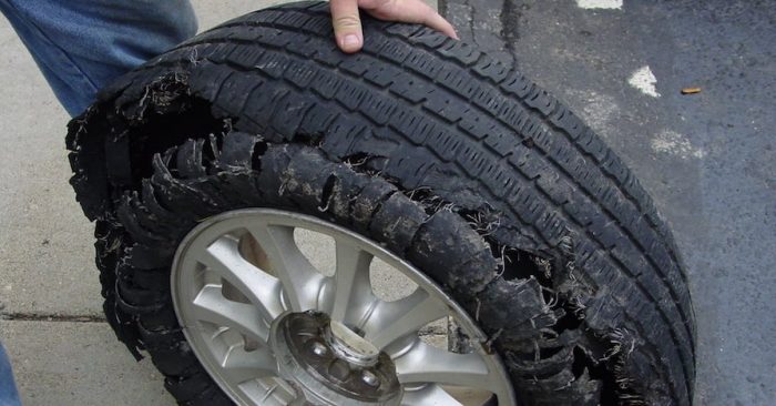 warning signs that you need a tire replacement