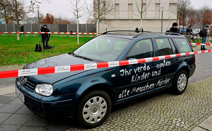 Berlin car crash outside Angela Merkel office