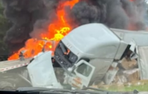 18-wheelers crash in Friendship, Arkansas